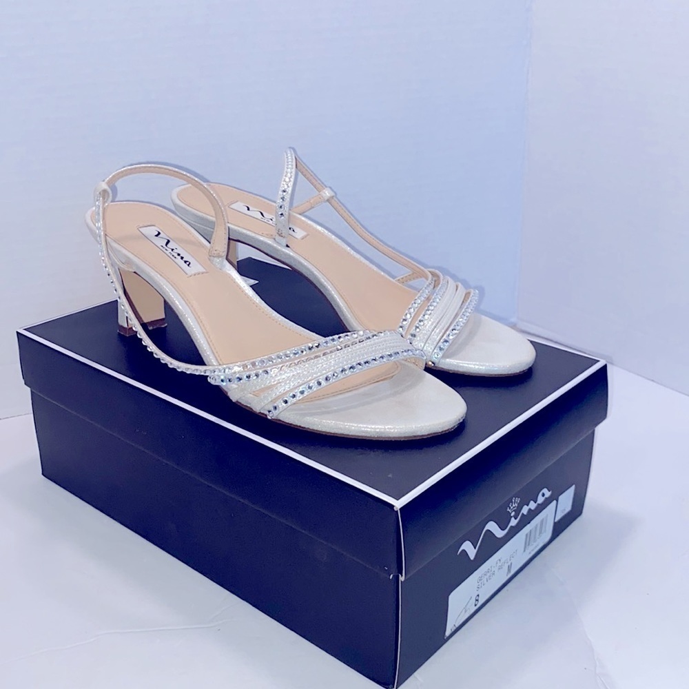 Nina New York Silver Reflect 2 3/4 inch Heels Size 8 - Picture 2 of 5